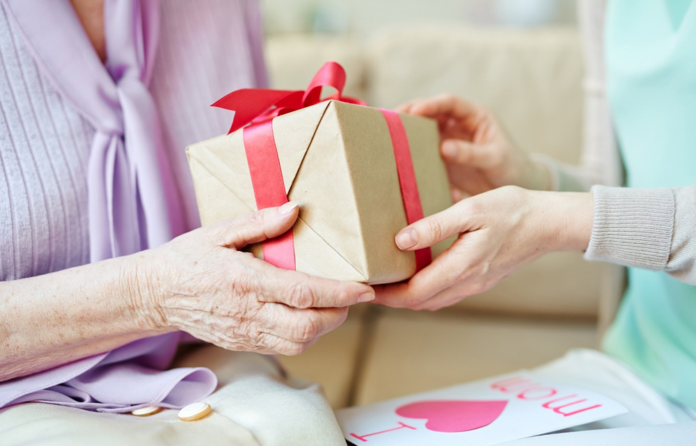 Useful Gifts for People Who Are Downsizing - Practical Gift Ideas